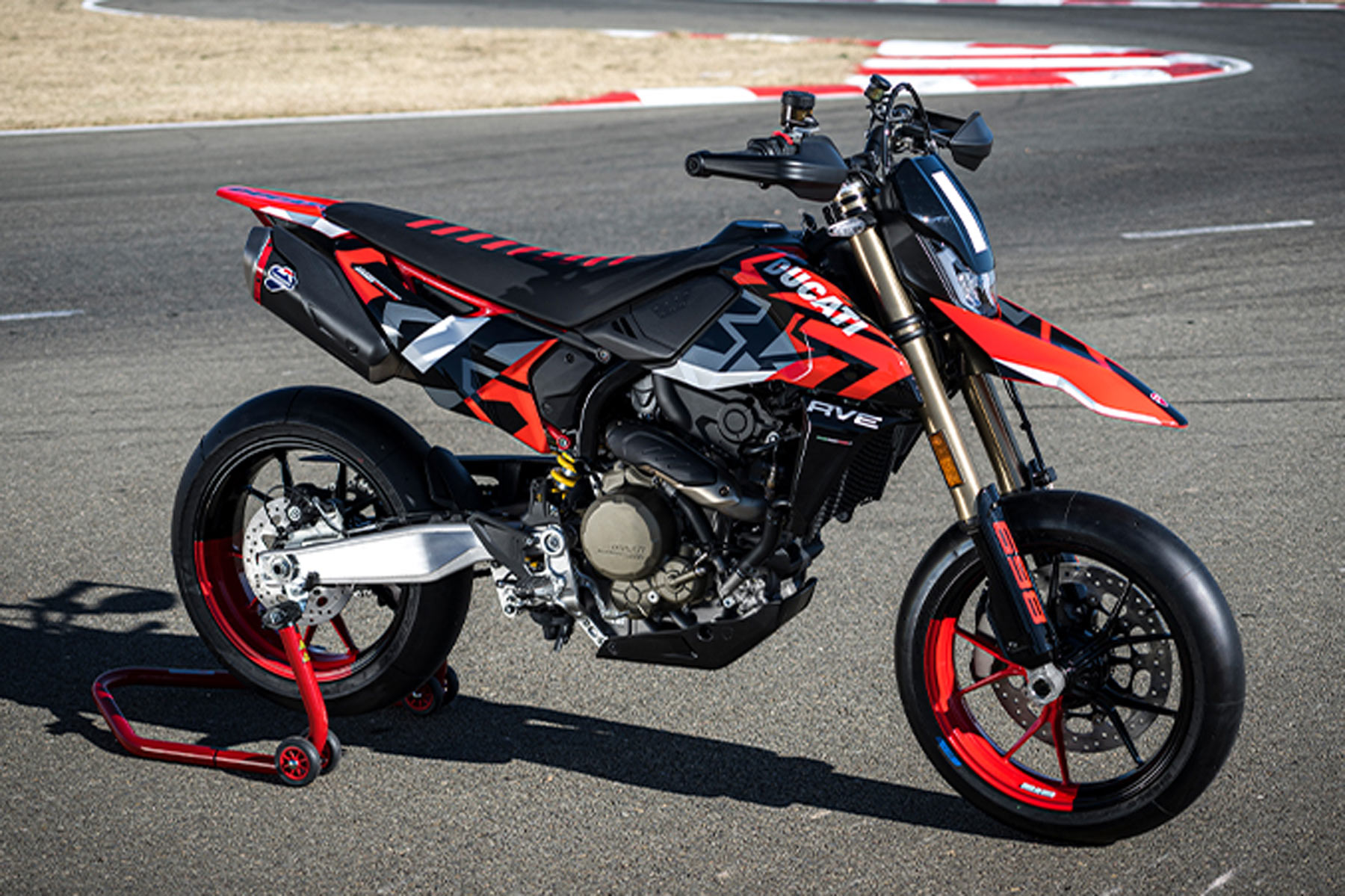 Ducati Hypermotard V2 2026