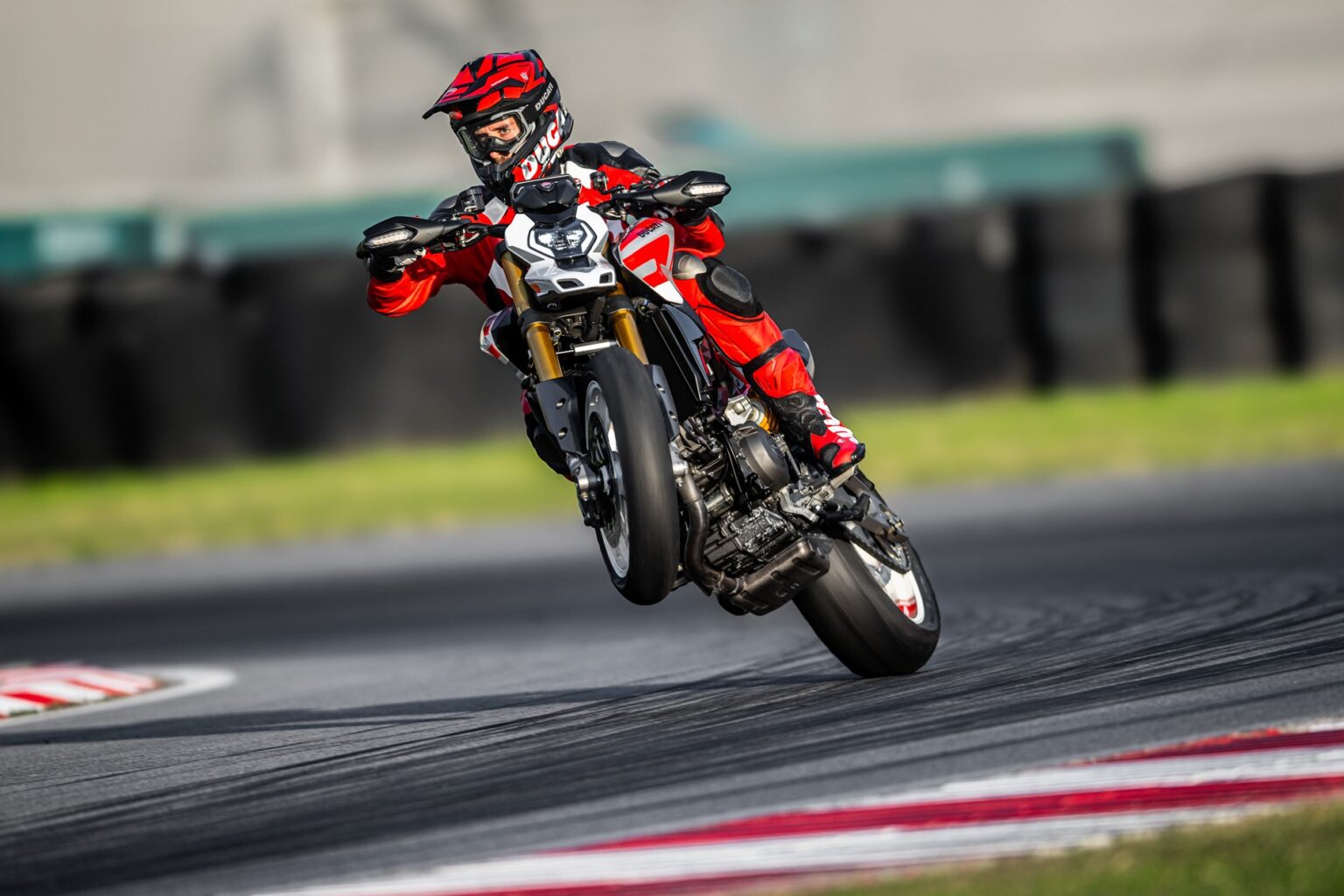 Ducati_Hypermotard_V2_SP_07.jpg