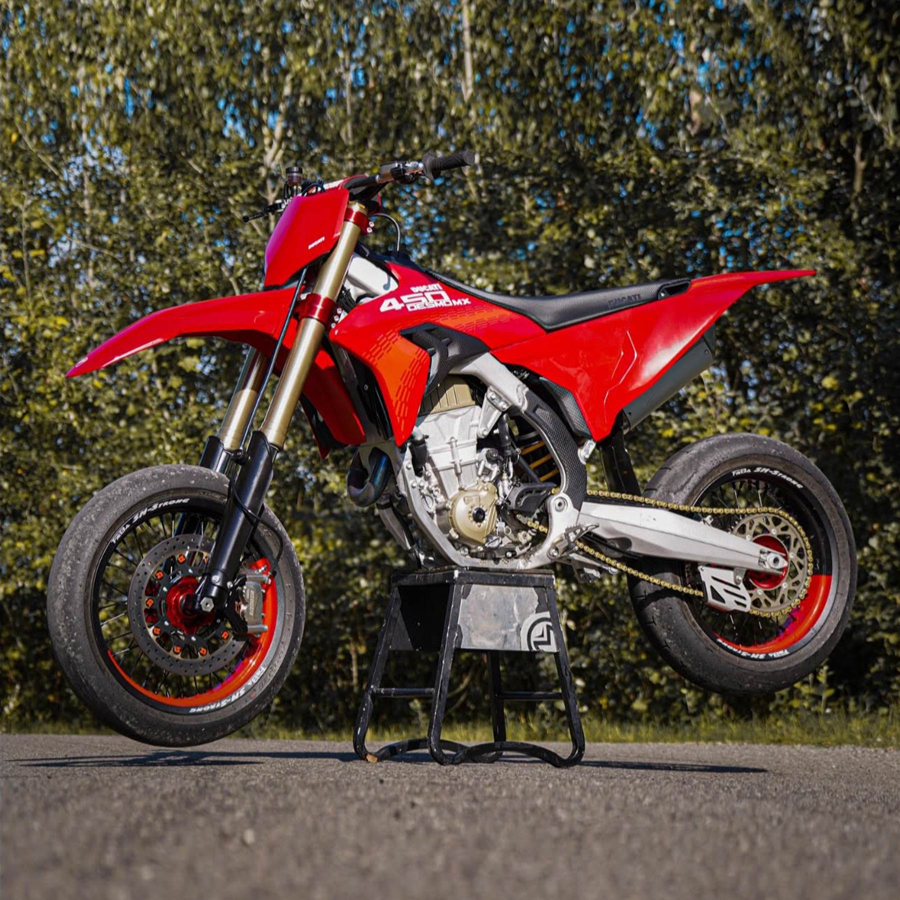 Desmo 450 SM Supermoto