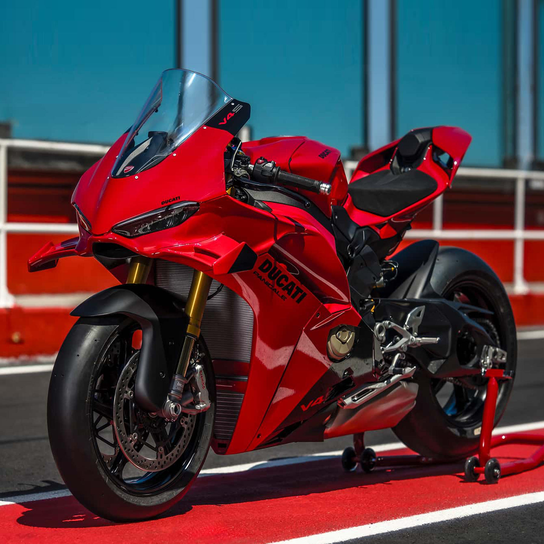 Ducati_Panigale_V4_2027_01.jpg
